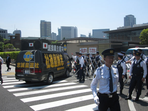平成２３年５月１９日定例運動[原発・義援金問題]