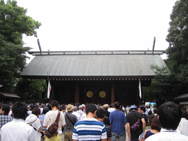 平成２７年終戦の日、靖國神社にて戦没者礼拝