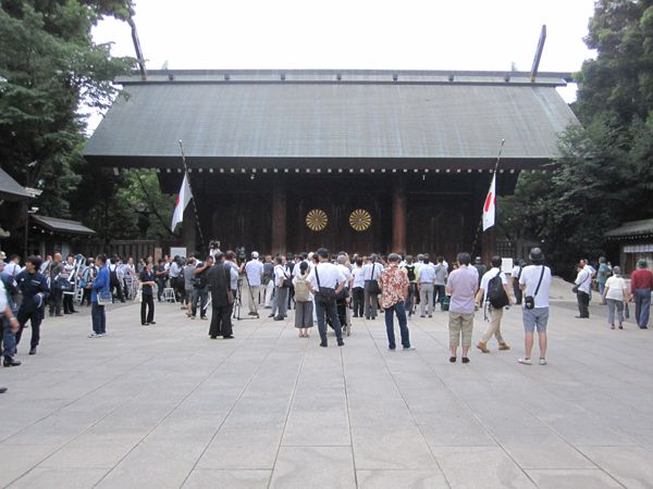 平成２８年終戦の日、靖國神社にて戦没者礼拝