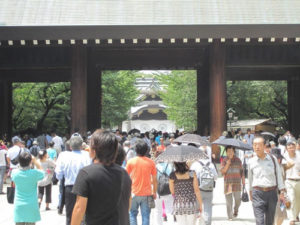 平成２２年終戦の日、靖國神社にて戦没者礼拝