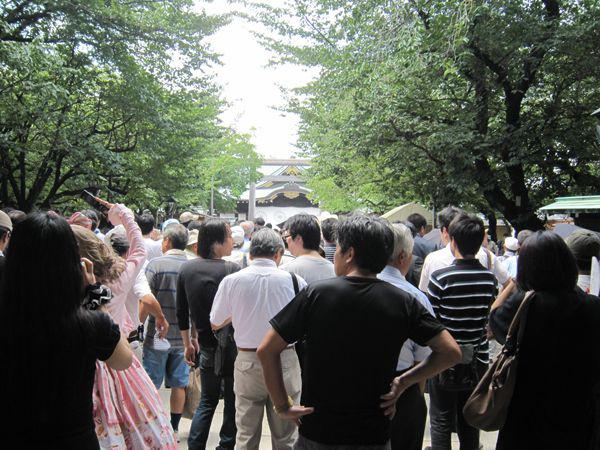 平成２３年終戦の日、靖國神社にて戦没者礼拝