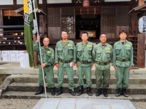 令和５年８月１５日終戦の日、國志天誅塾高山市内啓蒙活動・飛騨護国神社参拝